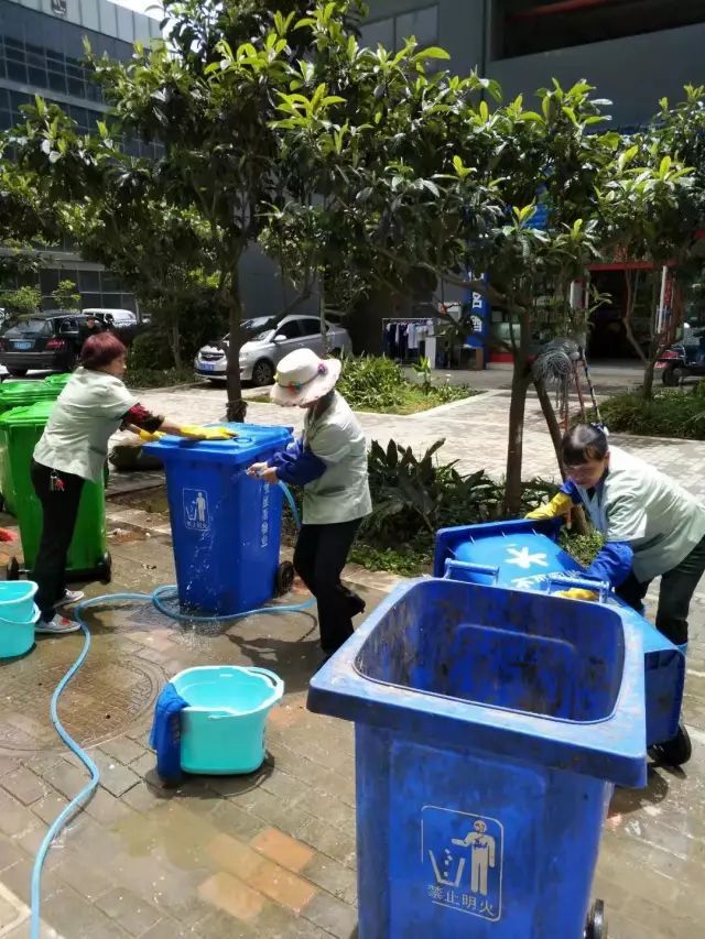 關于物業(yè)保潔員:恐怖!專業(yè)!呼吁!