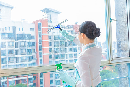 女性家政保潔拖地